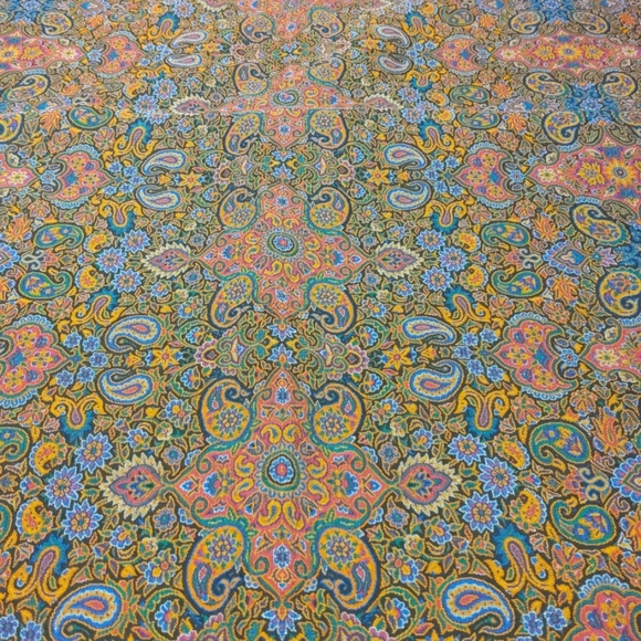 Table cloth - Picture 3 of 6